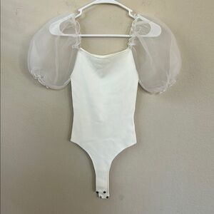 Astr The Label White Bodysuit with Puff Sleeves size S